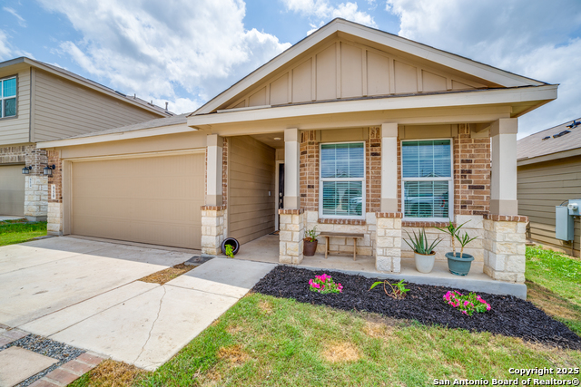 Listing photo id 0 for 950 Albatross Way