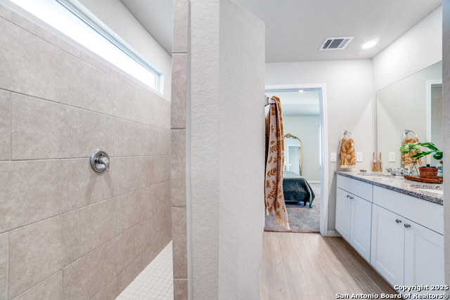 Listing photo id 18 for 950 Albatross Way