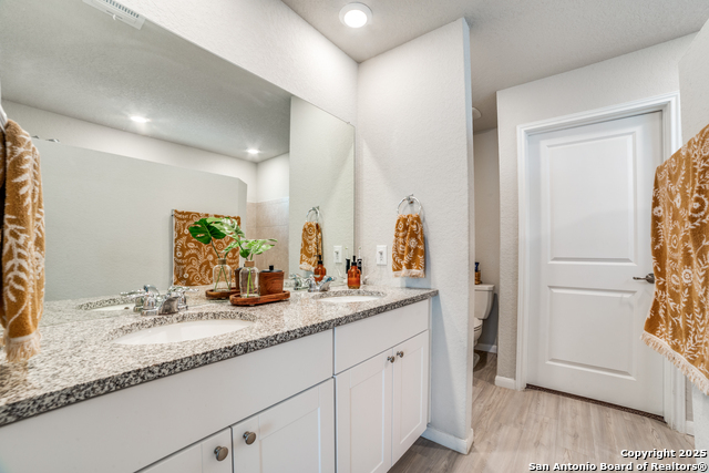 Listing photo id 19 for 950 Albatross Way