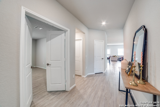 Listing photo id 3 for 950 Albatross Way