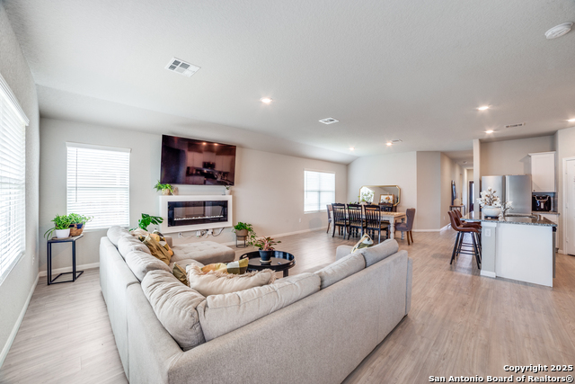 Listing photo id 7 for 950 Albatross Way