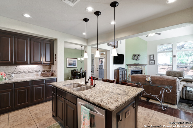 Image 14 of 40 For 3811 Valencia Ct