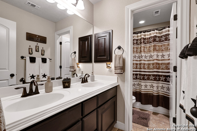 Image 32 of 40 For 3811 Valencia Ct
