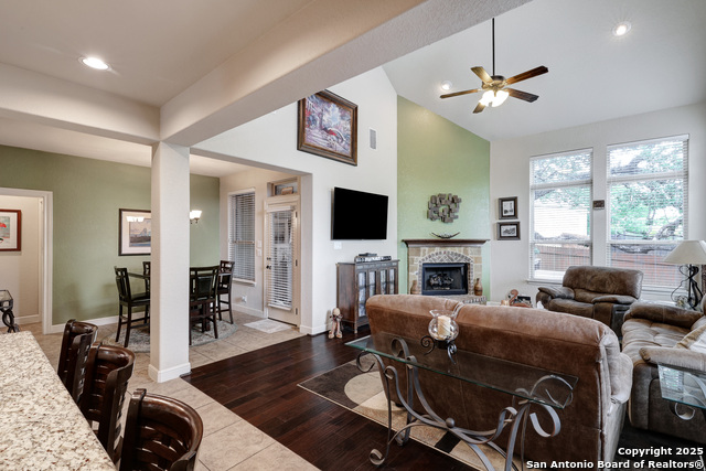 Image 4 of 40 For 3811 Valencia Ct