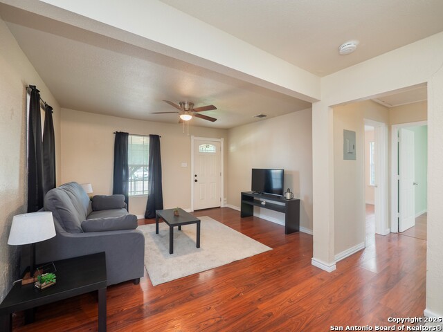 Image 3 of 38 For 1136 Kentucky Ave