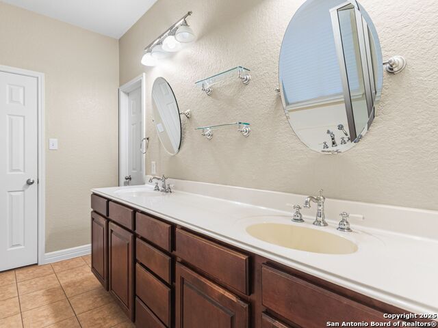 Image 19 of 33 For 24231 Canyon Row
