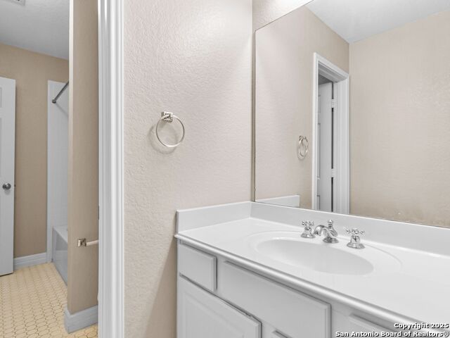 Image 28 of 33 For 24231 Canyon Row