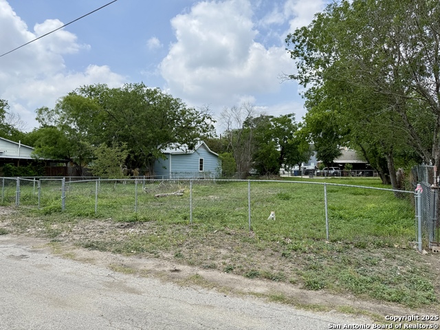 Image 3 of 17 For 622 Martin Luther King Dr