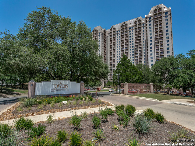 Details for 1 Towers Park  1901, San Antonio, TX 78209
