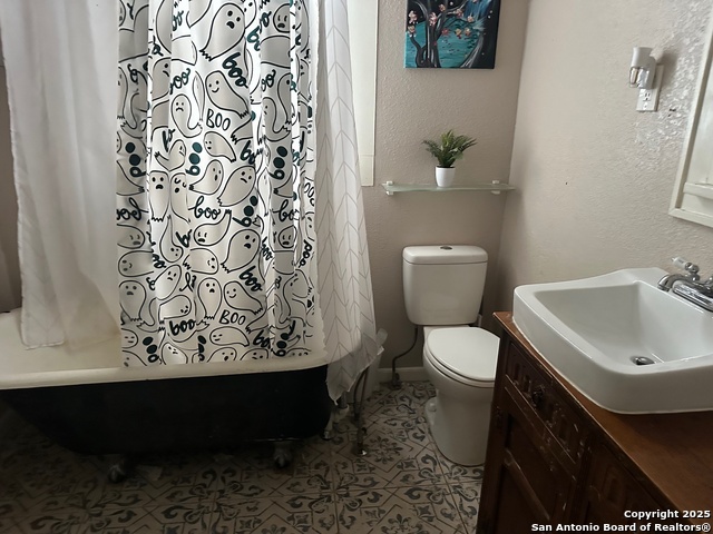 Listing photo id 1 for 318 Chicago  