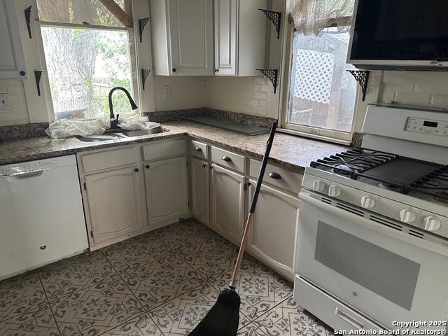 Listing photo id 2 for 318 Chicago  