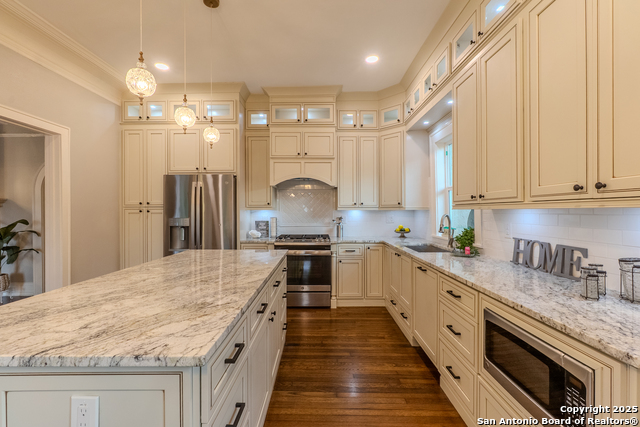 Image 11 of 47 For 520 Queen Anne