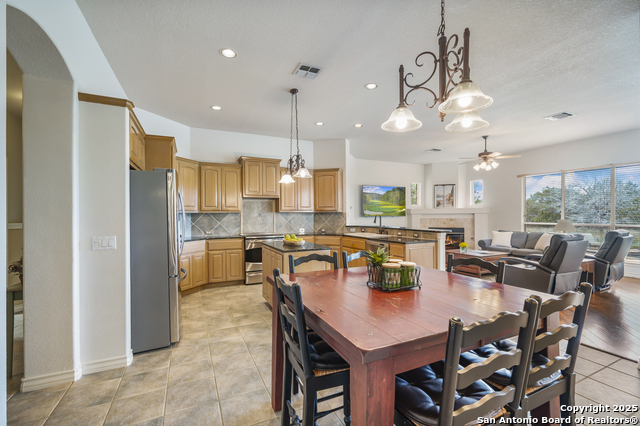 Image 13 of 35 For 221 Park Ridge