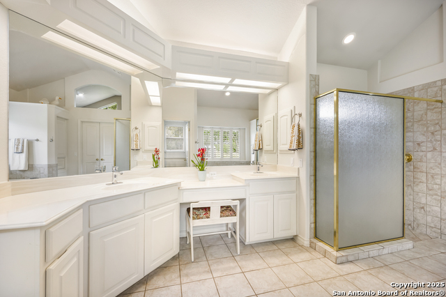 Image 18 of 35 For 221 Park Ridge