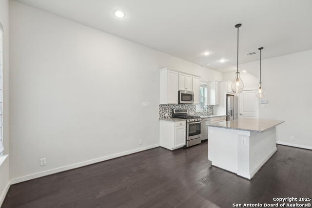 Image 10 of 32 For 211 Courtland E