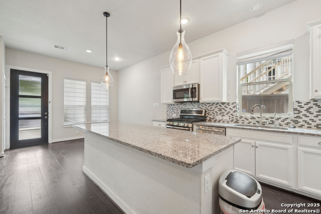 Image 11 of 32 For 211 Courtland E