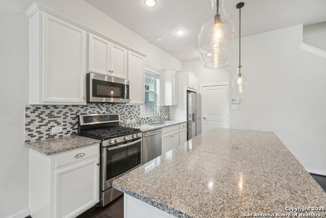 Image 13 of 32 For 211 Courtland E