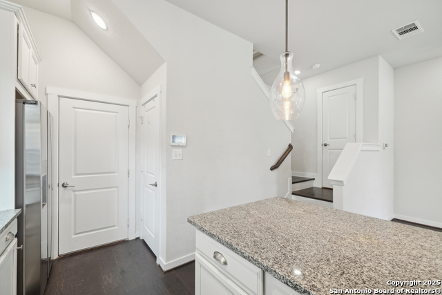 Image 14 of 32 For 211 Courtland E