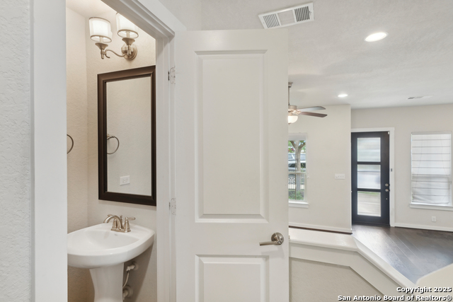 Image 15 of 32 For 211 Courtland E