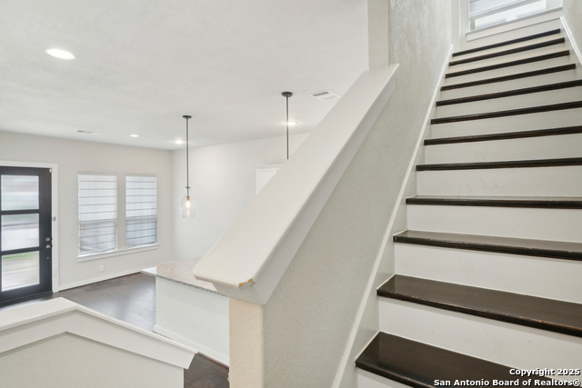 Image 16 of 32 For 211 Courtland E