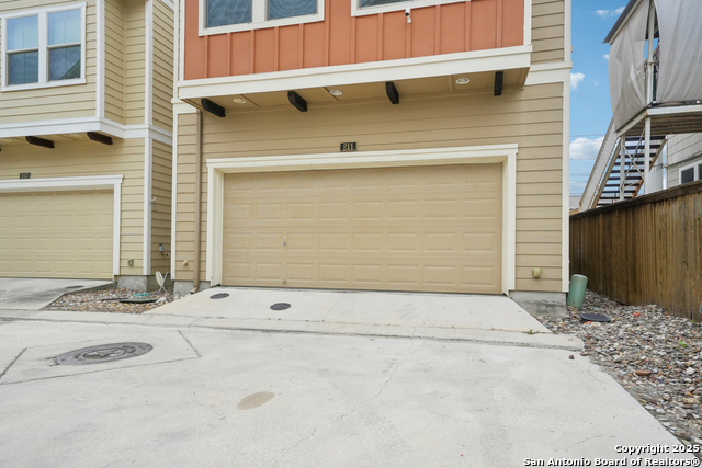 Image 30 of 32 For 211 Courtland E