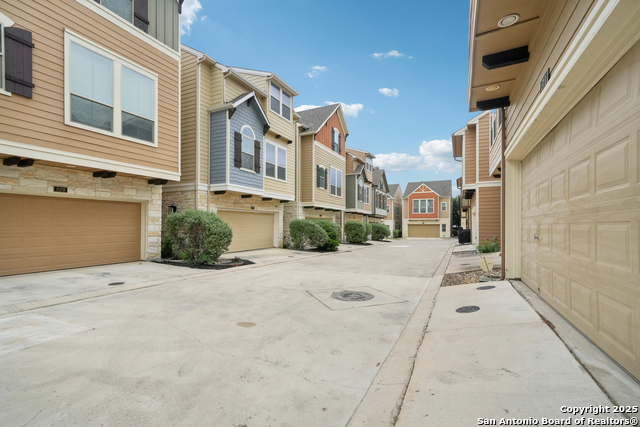 Image 31 of 32 For 211 Courtland E
