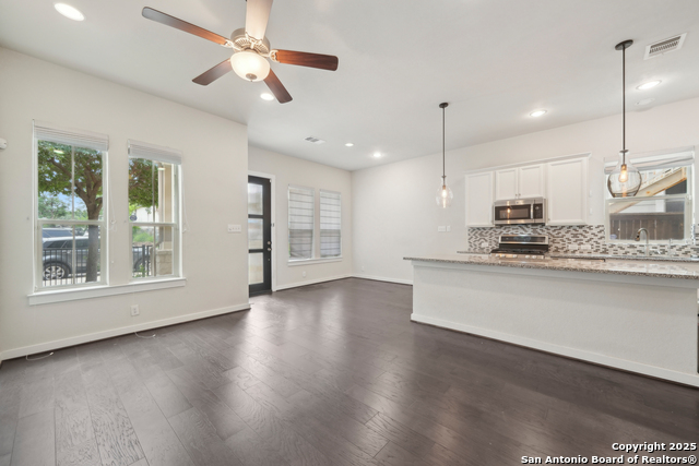 Image 8 of 32 For 211 Courtland E