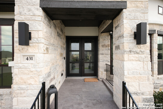 Image 3 of 46 For 431 Falcon Cove