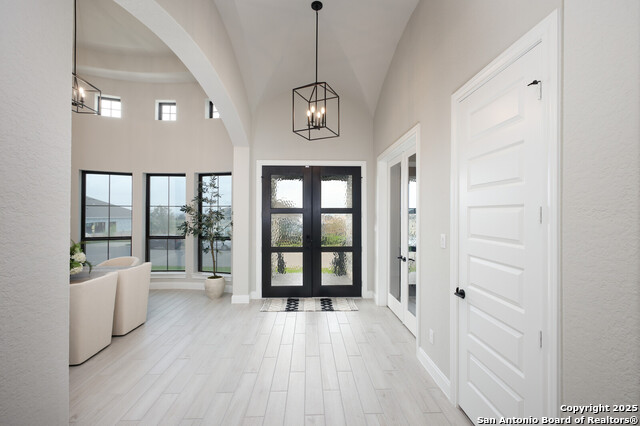 Image 4 of 46 For 431 Falcon Cove
