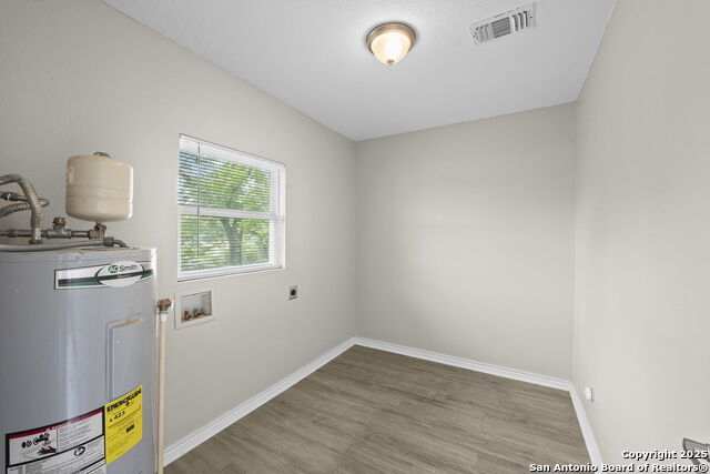 Image 10 of 28 For 8831 Hunters Creek