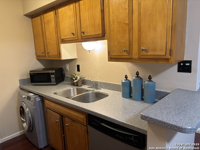 Image 9 of 23 For 6718 Callaghan  Apt 4