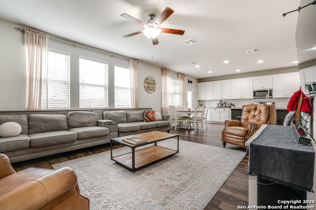 Image 12 of 30 For 8527 Straight Oaks