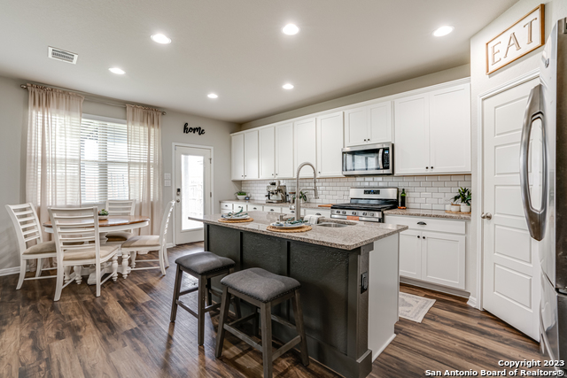 Image 6 of 30 For 8527 Straight Oaks