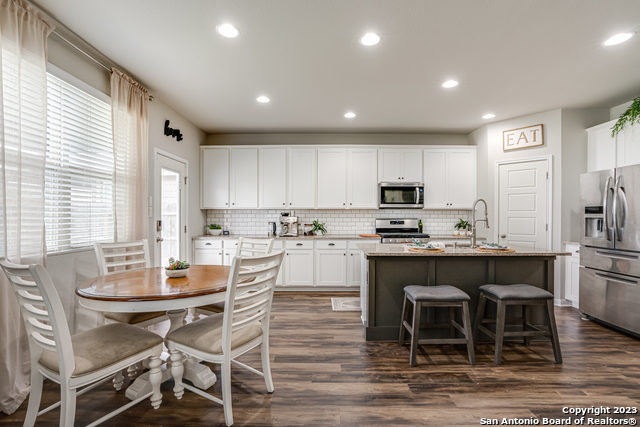 Image 7 of 30 For 8527 Straight Oaks