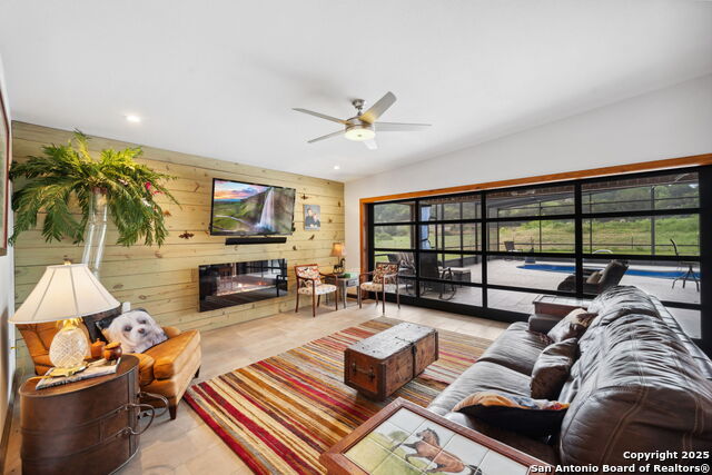 Image 3 of 47 For 530 Willow Springs