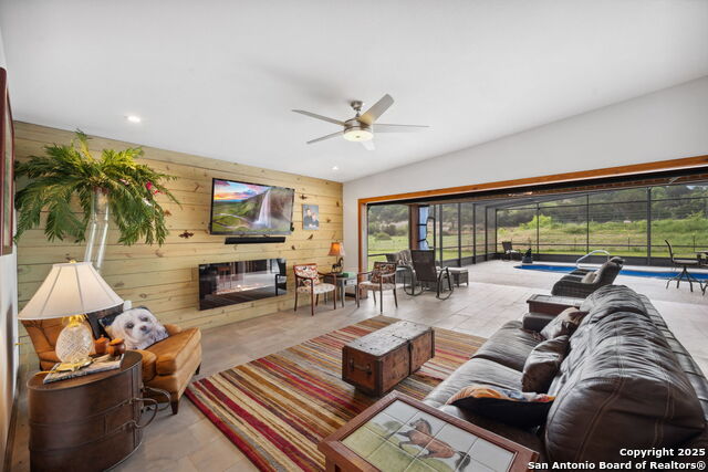 Image 33 of 47 For 530 Willow Springs