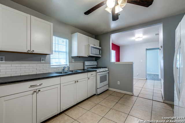 Listing photo id 9 for 2310 Delgado