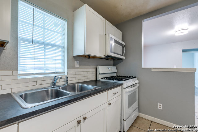 Listing photo id 11 for 2310 Delgado