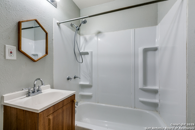 Listing photo id 15 for 2310 Delgado