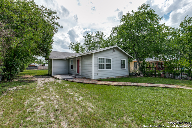 Listing photo id 0 for 2310 Delgado