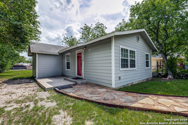 Listing photo id 1 for 2310 Delgado