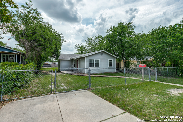 Listing photo id 2 for 2310 Delgado