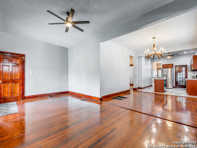 Listing photo id 8 for 1520 Virginia