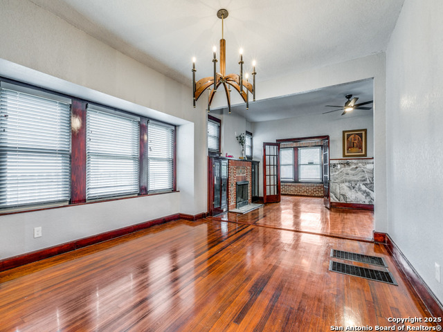 Listing photo id 10 for 1520 Virginia