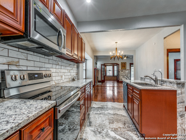 Listing photo id 12 for 1520 Virginia