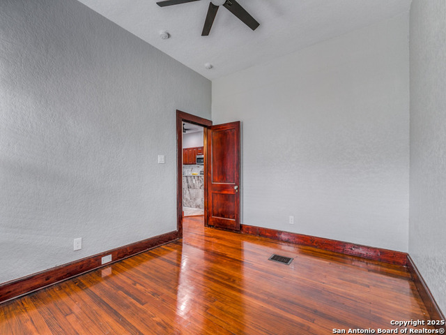 Listing photo id 17 for 1520 Virginia