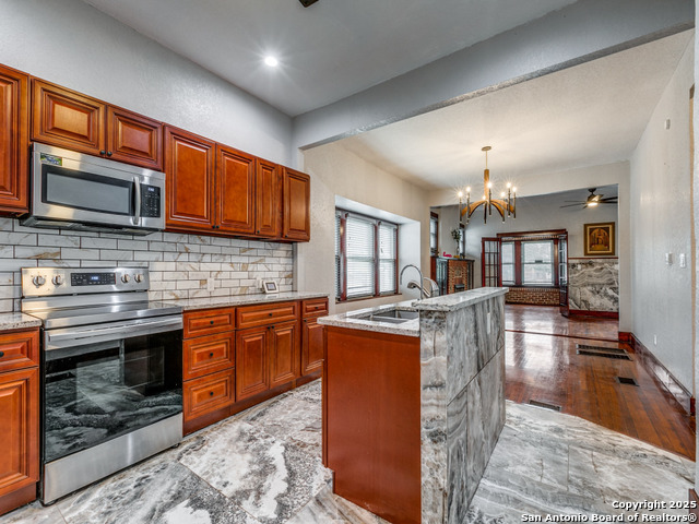 Listing photo id 0 for 1520 Virginia