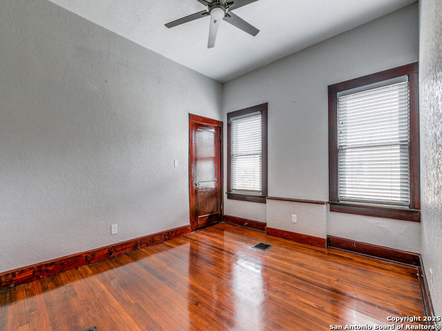 Listing photo id 18 for 1520 Virginia