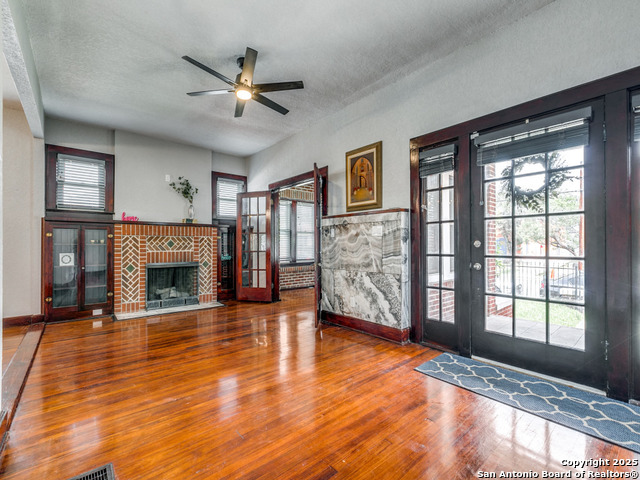 Listing photo id 1 for 1520 Virginia