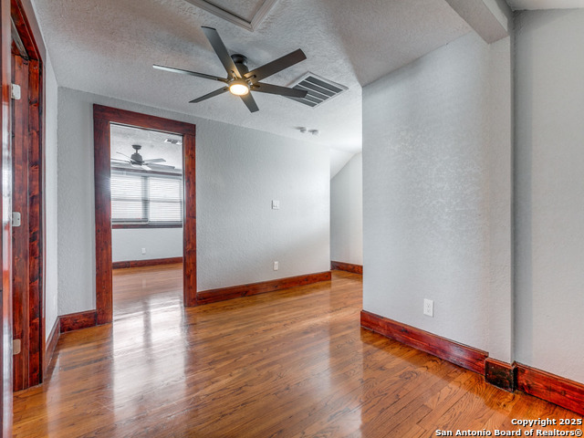 Listing photo id 2 for 1520 Virginia